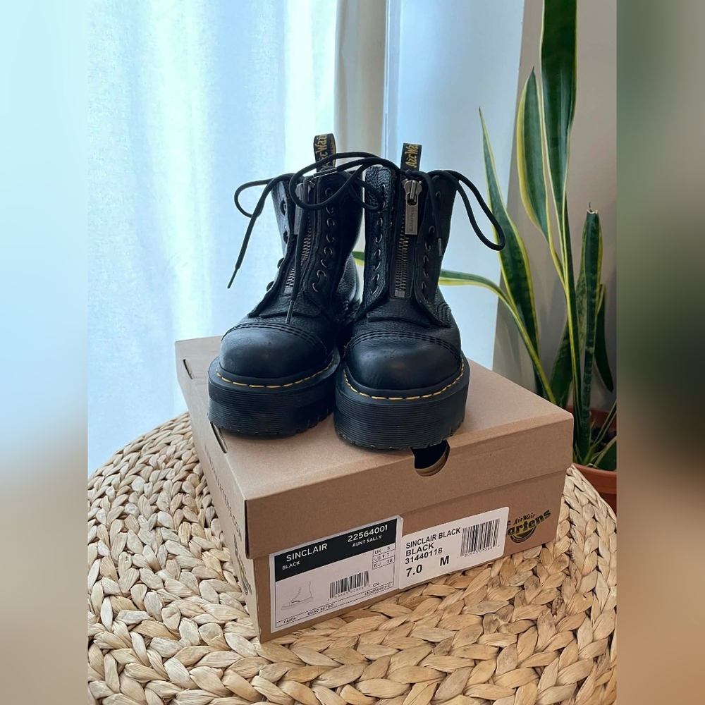 Dr. Martens Sinclair Black Aunt Sally Platform Boots In Women's Size 7.